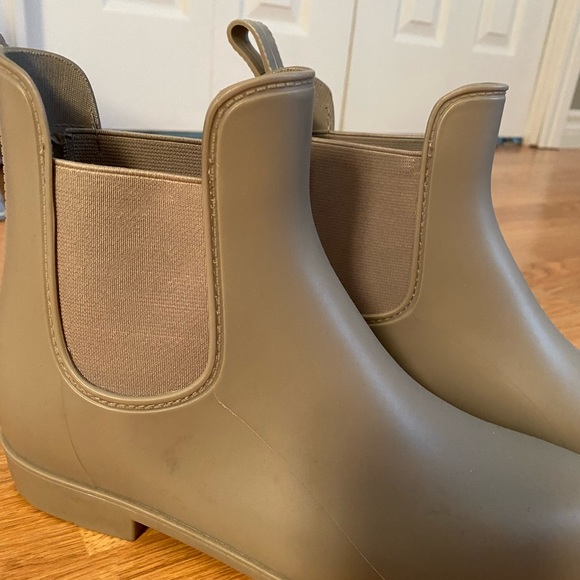 A NEW DAY | Chelsea Rain Boots - Picture 2 of 6